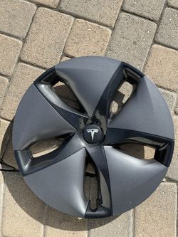 5 TESLA RIM HUBCAPS 18”
