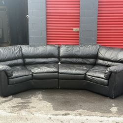 Walter E. Smithe Black Leather Sectional – Free Curbside Delivery