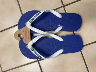 NWT Havaianas blue flip flops sandals