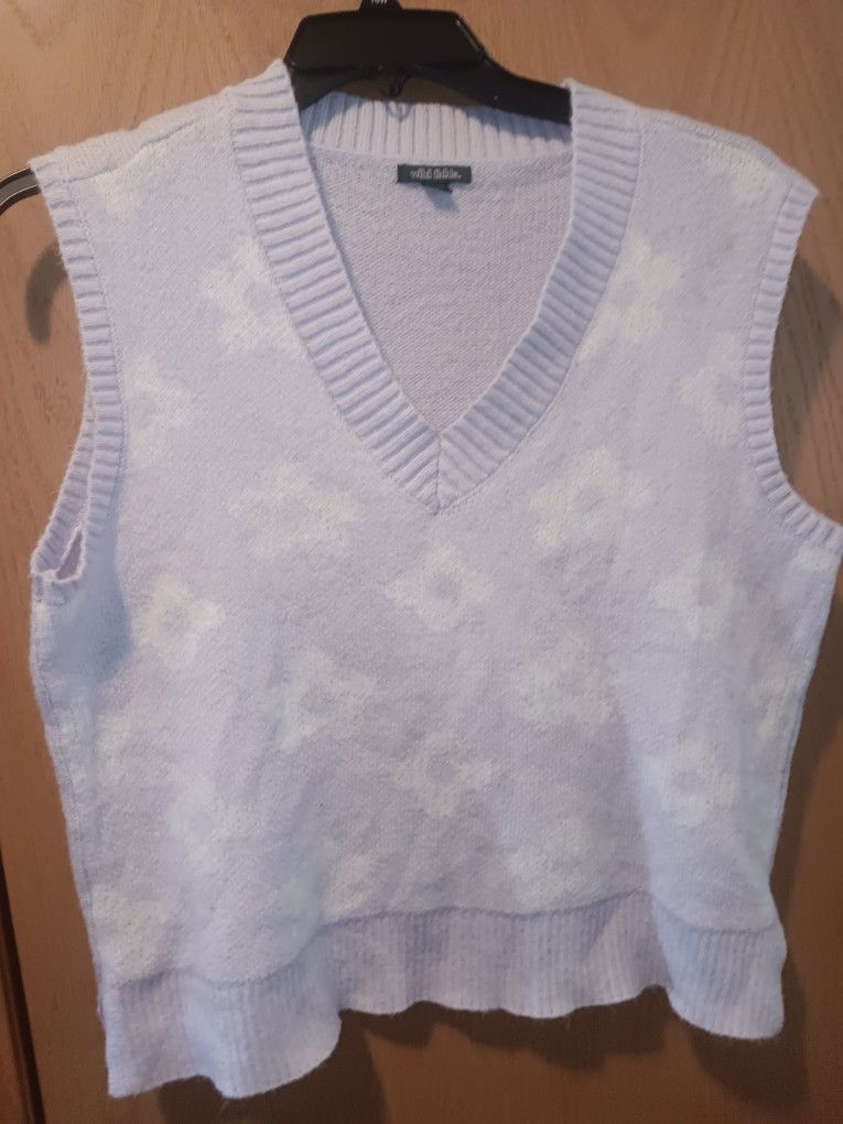 Women's Size XL. Wild Fable Lavendar Vneck Vest