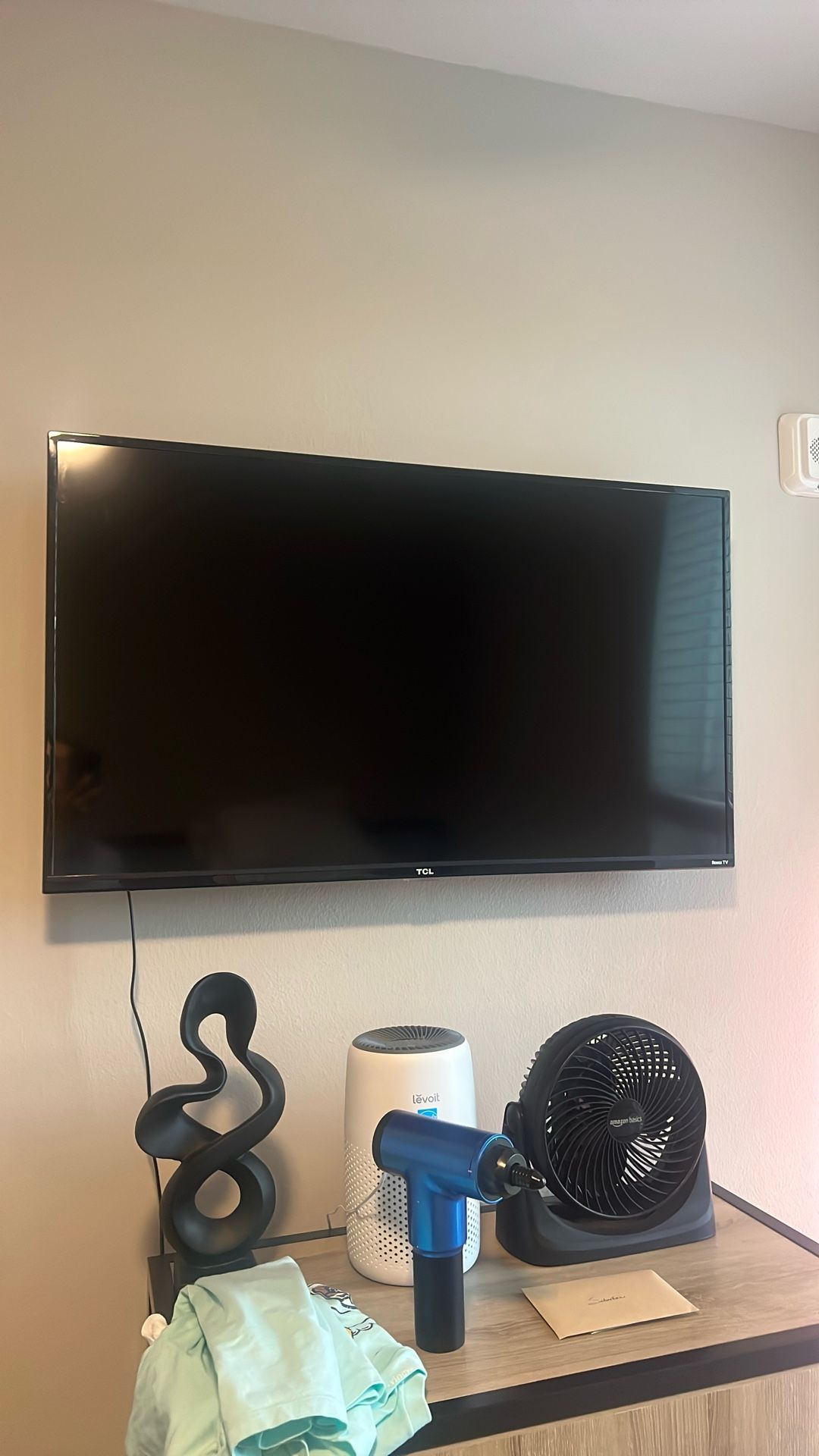 45 inch roku tv (wall mount included)