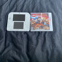 Flat Nintendo 3DS With Game And Charger