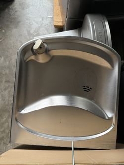 Elkay Water Fountain EZSTLSLC