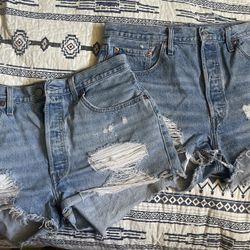 Distressed Levi’s Denim Shorts Women’s W32 & W33