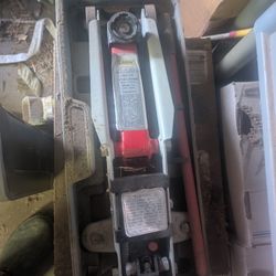 4500 Pound Floor Jack With Handle- Used once or twice.