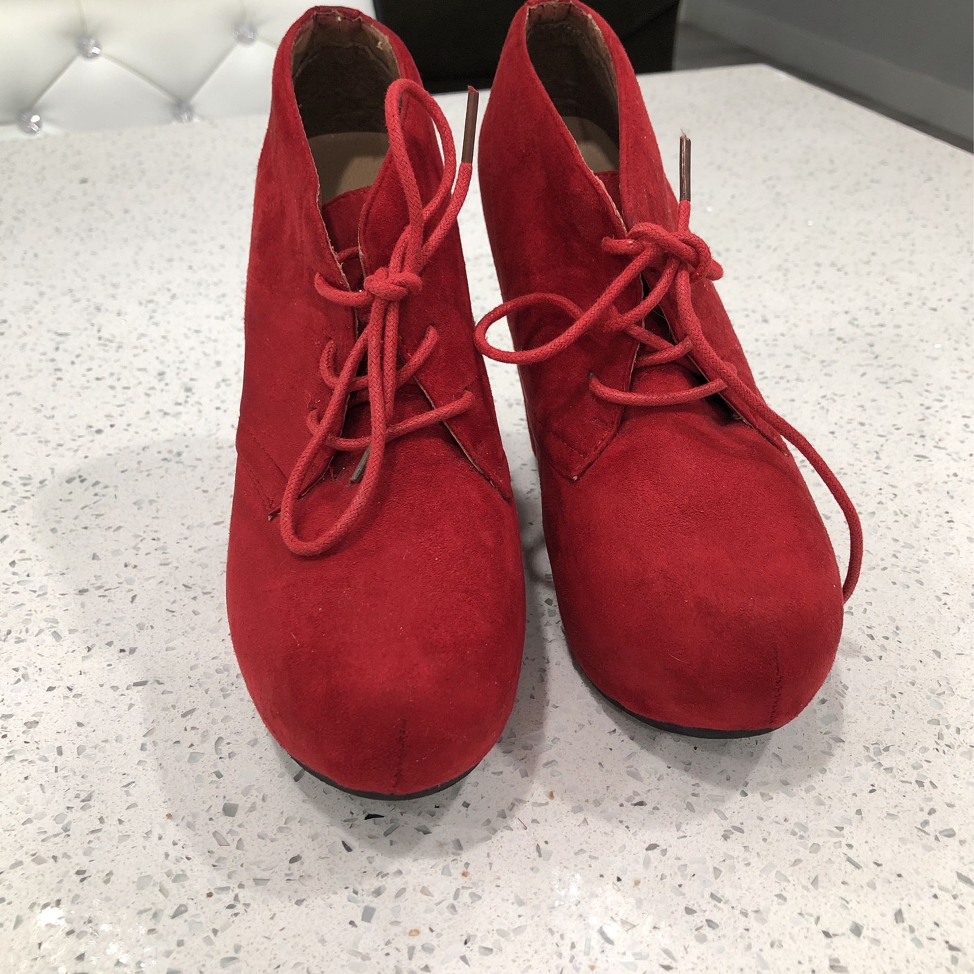 SIZE 5 1/2 RED SHOE BOOT