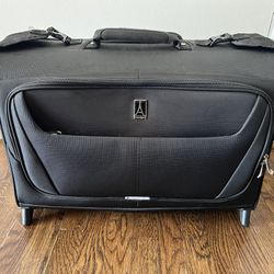 Travelpro Maxlite 5 Carry On Rolling Garment Bag