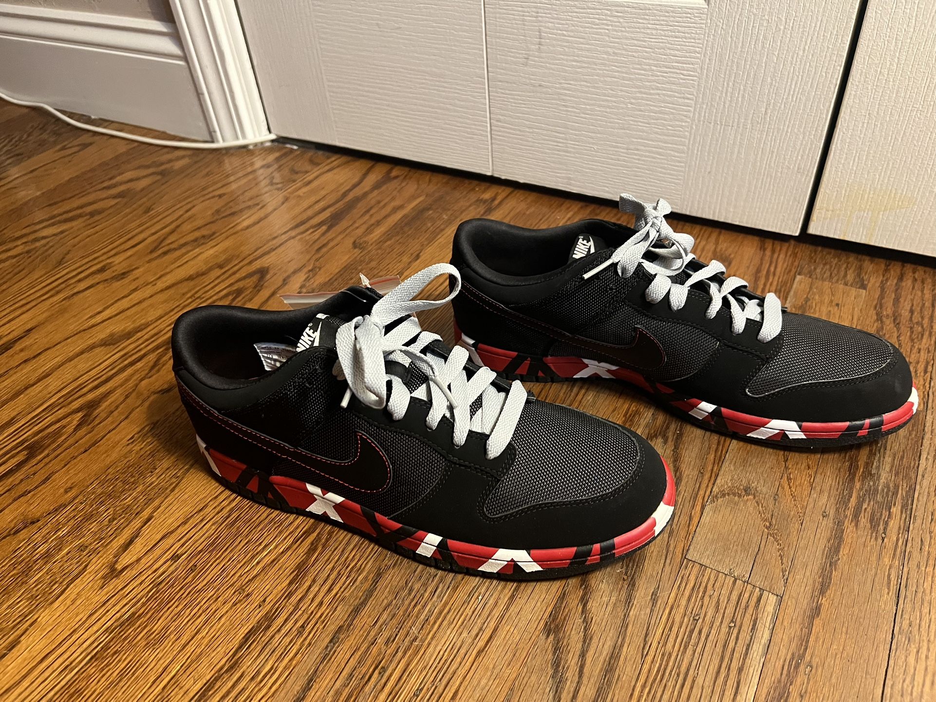 New Nike Dunk Black Red Mesh Never Used 11.5 Air Force Jordan