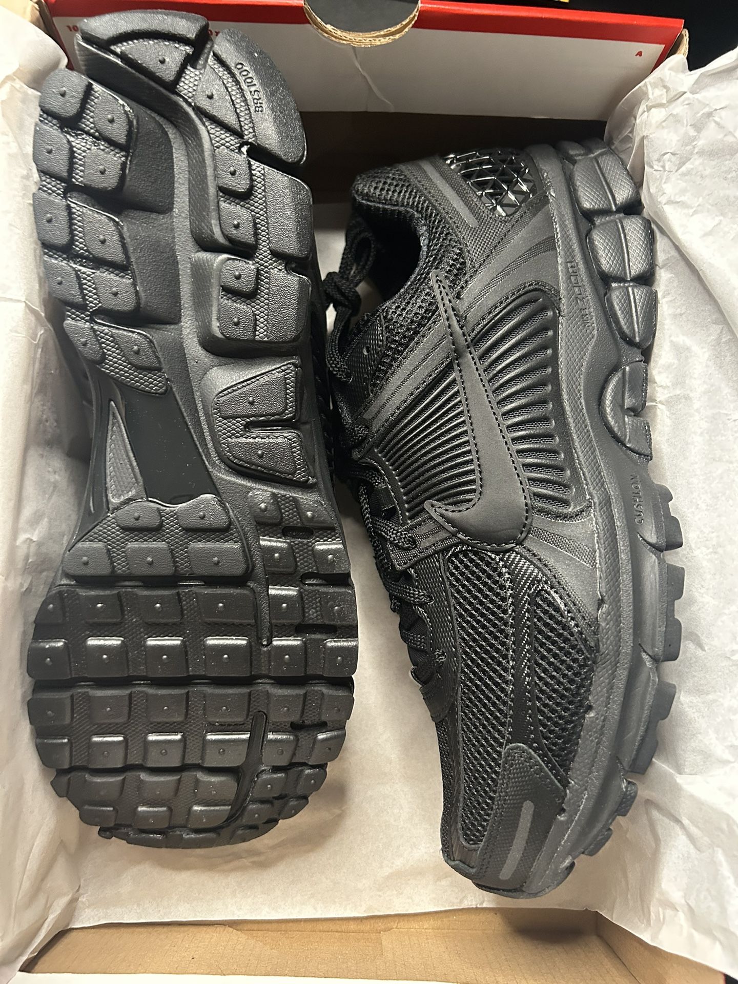 Nike Zoom Vomero 5 Triple Black Size 11.5 New