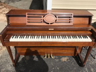 Used piano