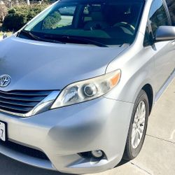 2011 Silver Toyota Sienna 