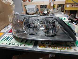 New 05-11 Lincoln Tow Car Right Passenger Side Headlight Original