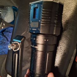  Fenix LR60R search flashlight. 21,000 Lumens 