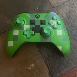 3 Controller  And Xbox 