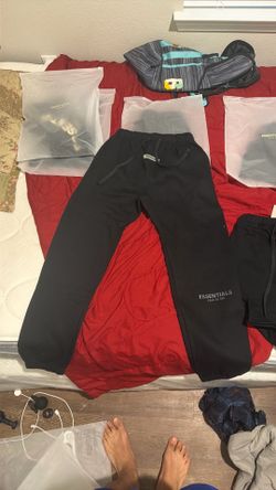 Black essential sweats SIZE:Medium