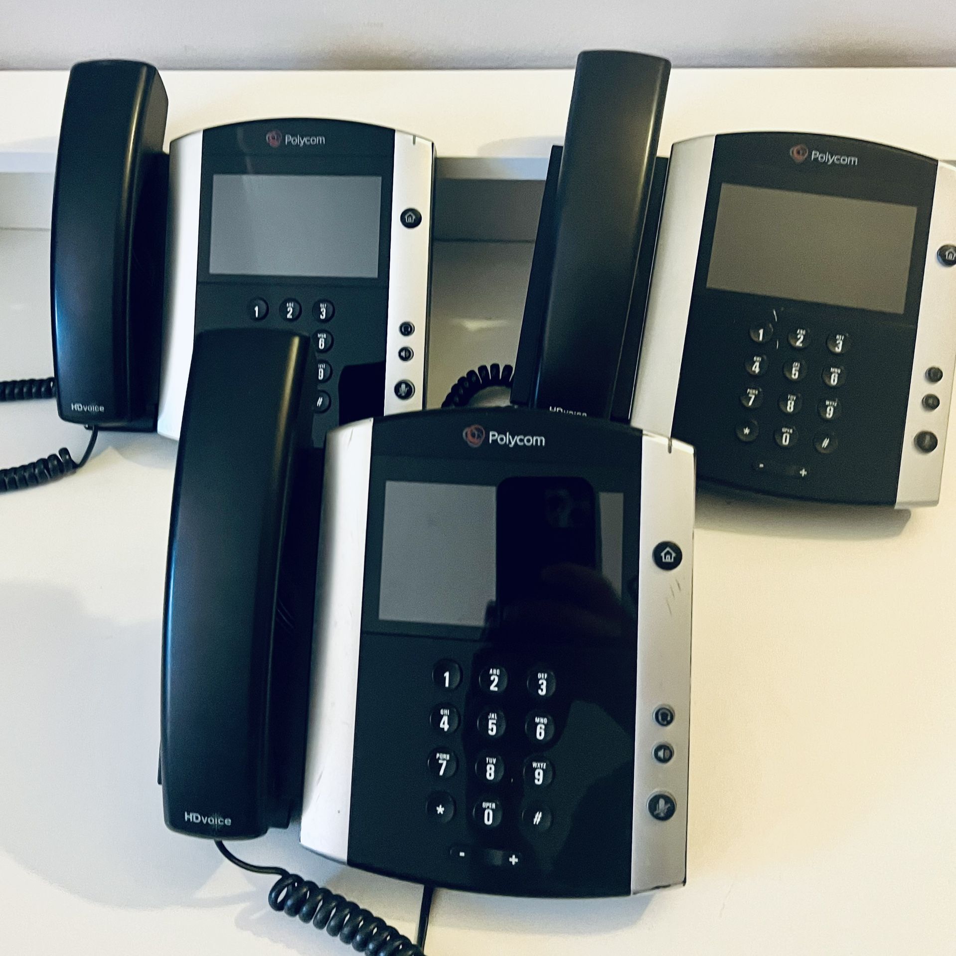 THREE Polycom VVX 600 IP Phones