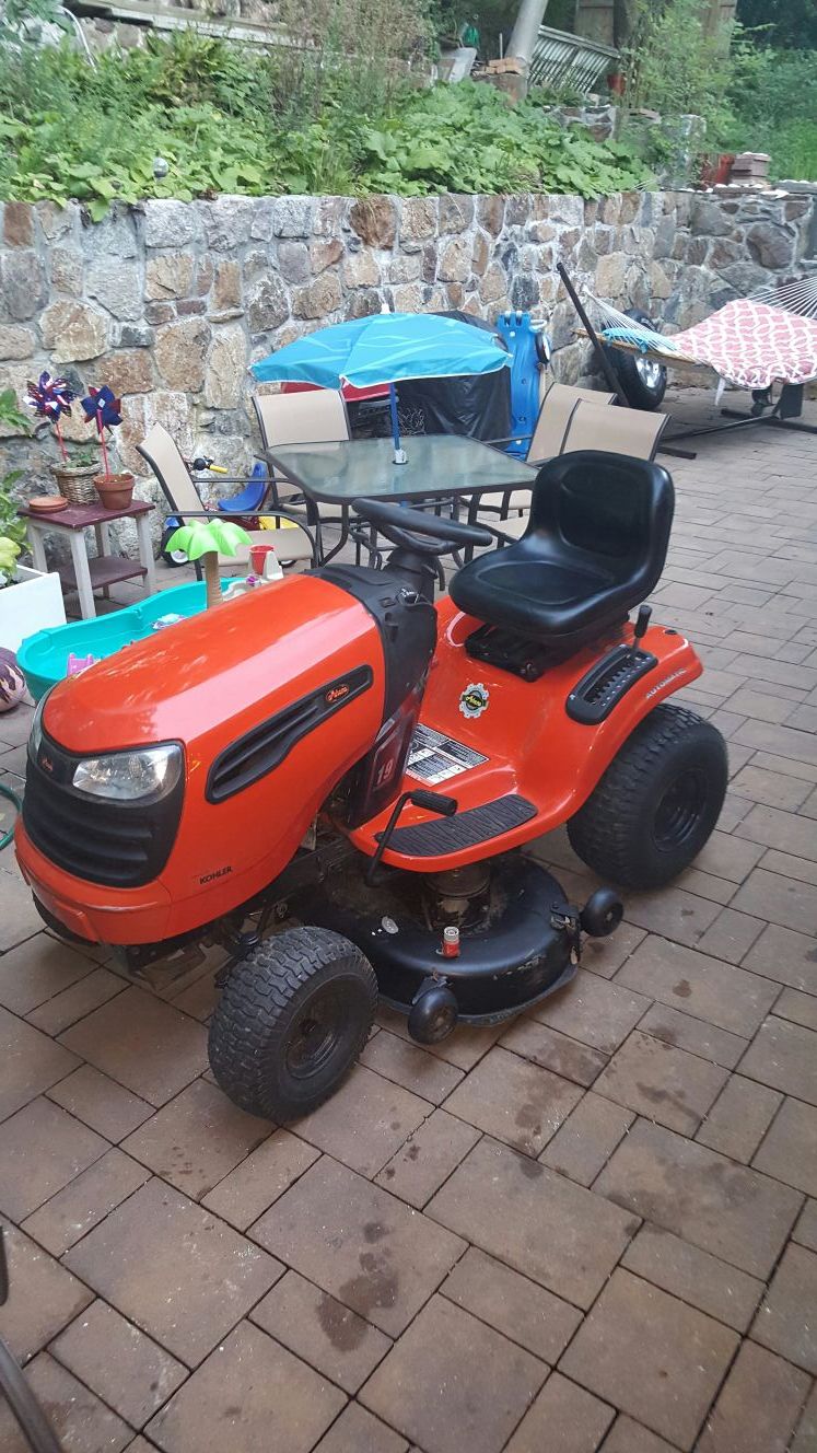 2014 Ariens tractor riding lawn mower 42" deck