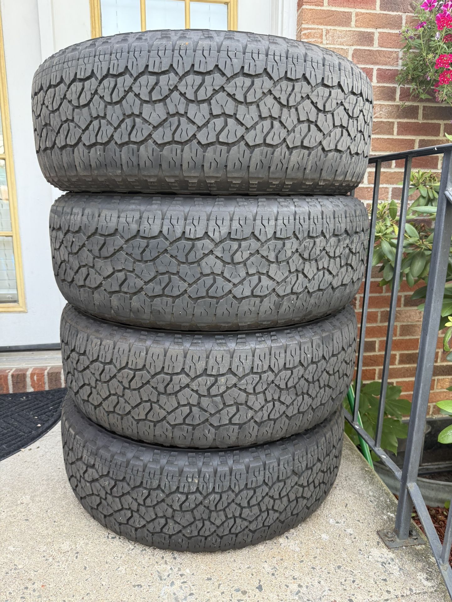 275/60R20 good year wrangler Full Set