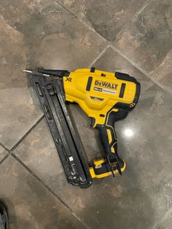 DeWalt 20V XR Brushless 15GA Finish Nailer