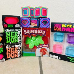 VIRAL BUNDLE SOLD AS A SET ONLY! VIRAL NeeDohs and Sunny Days Squeeezy Strawberry 