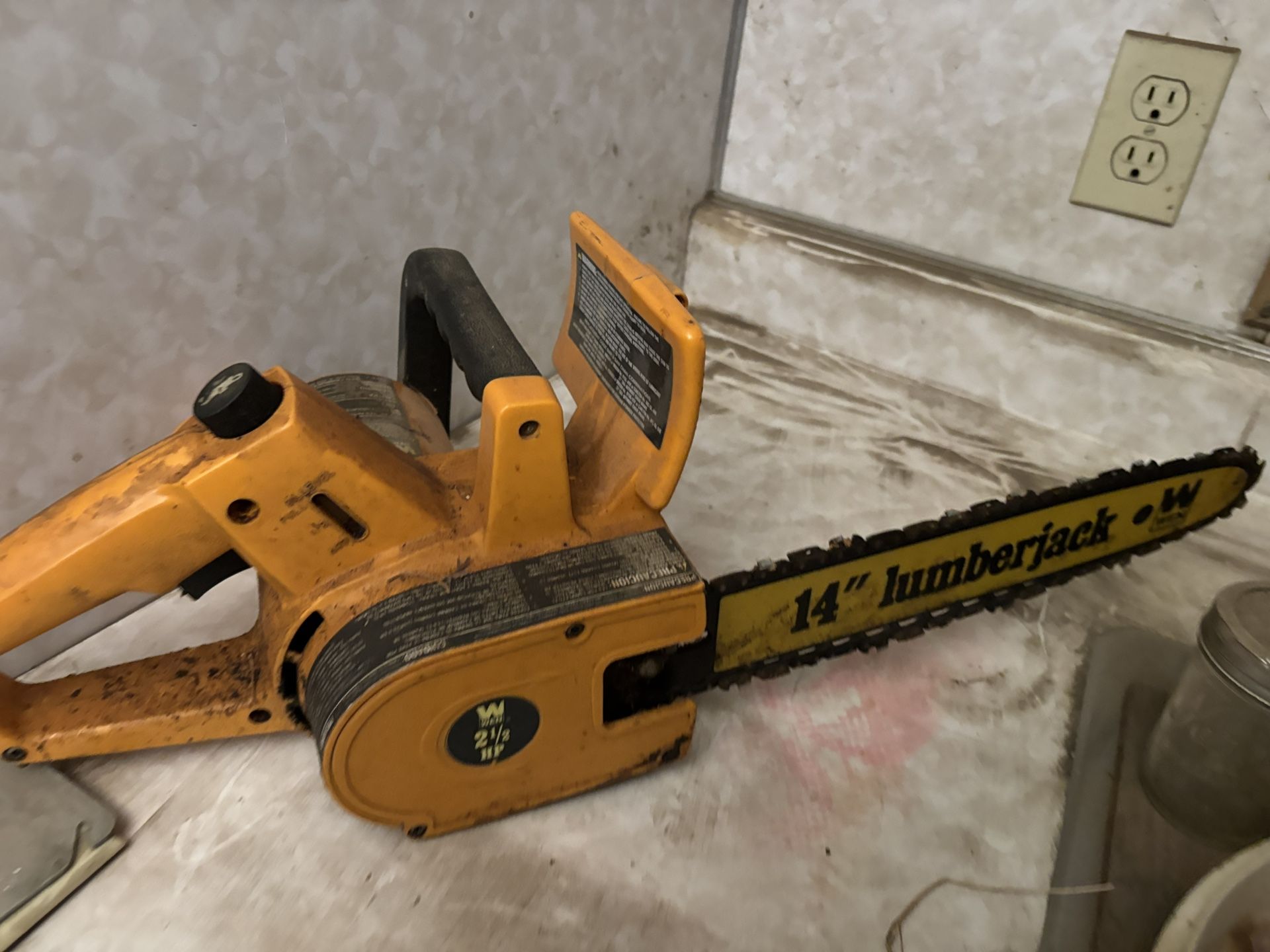 Electric Chain Saw. 