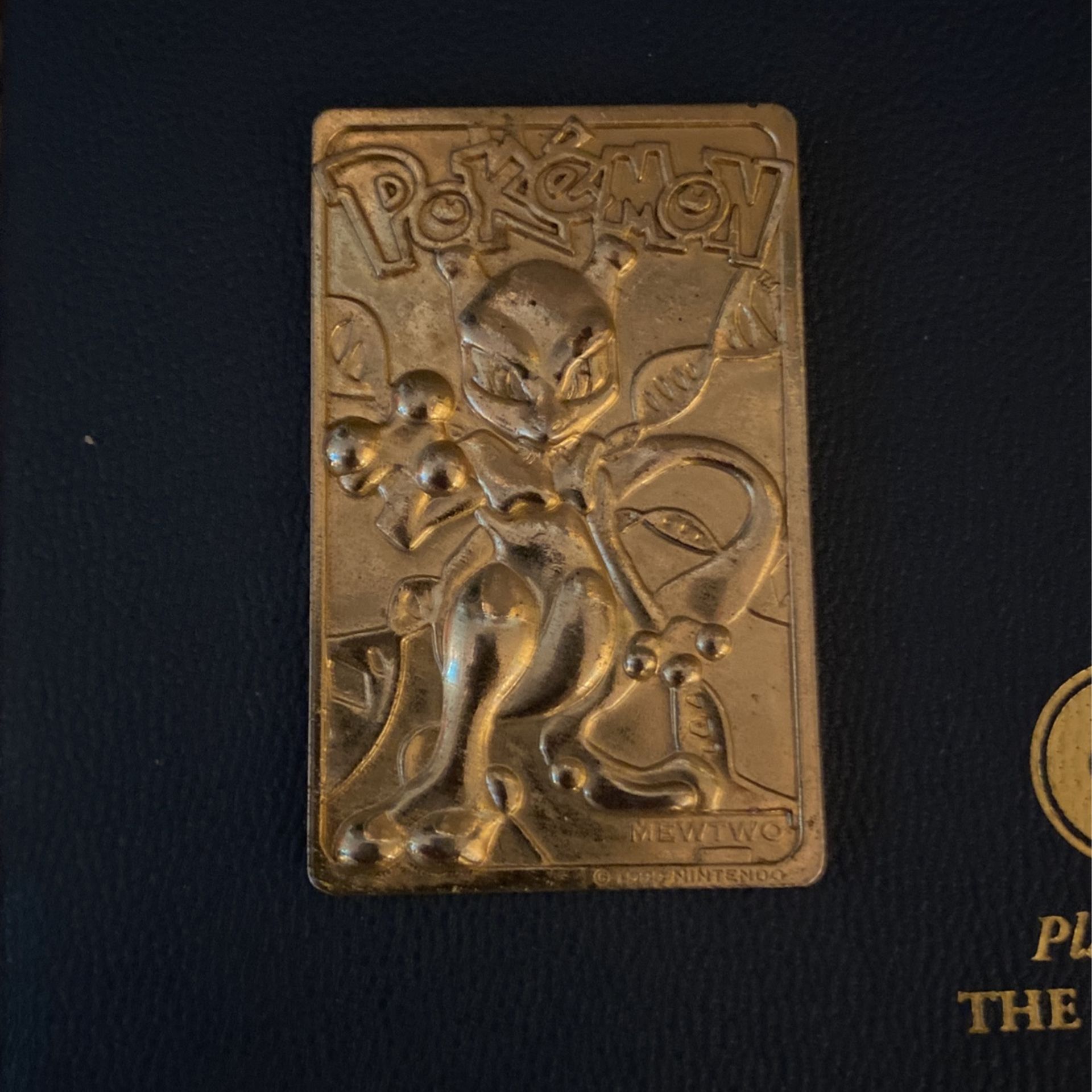 Nintendo 1999 Pokémon 23k Gold Plated Metal Mewtwo Bar Card