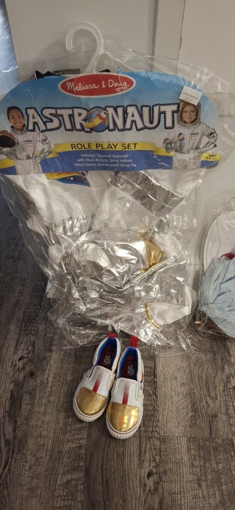 ASTRONAUT COSTUME W/SPACE VANS