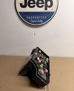 2010-2012 Jeep Patriot Compass  Dodge Caliber Fuse Box OEM   P0(contact info removed)AD