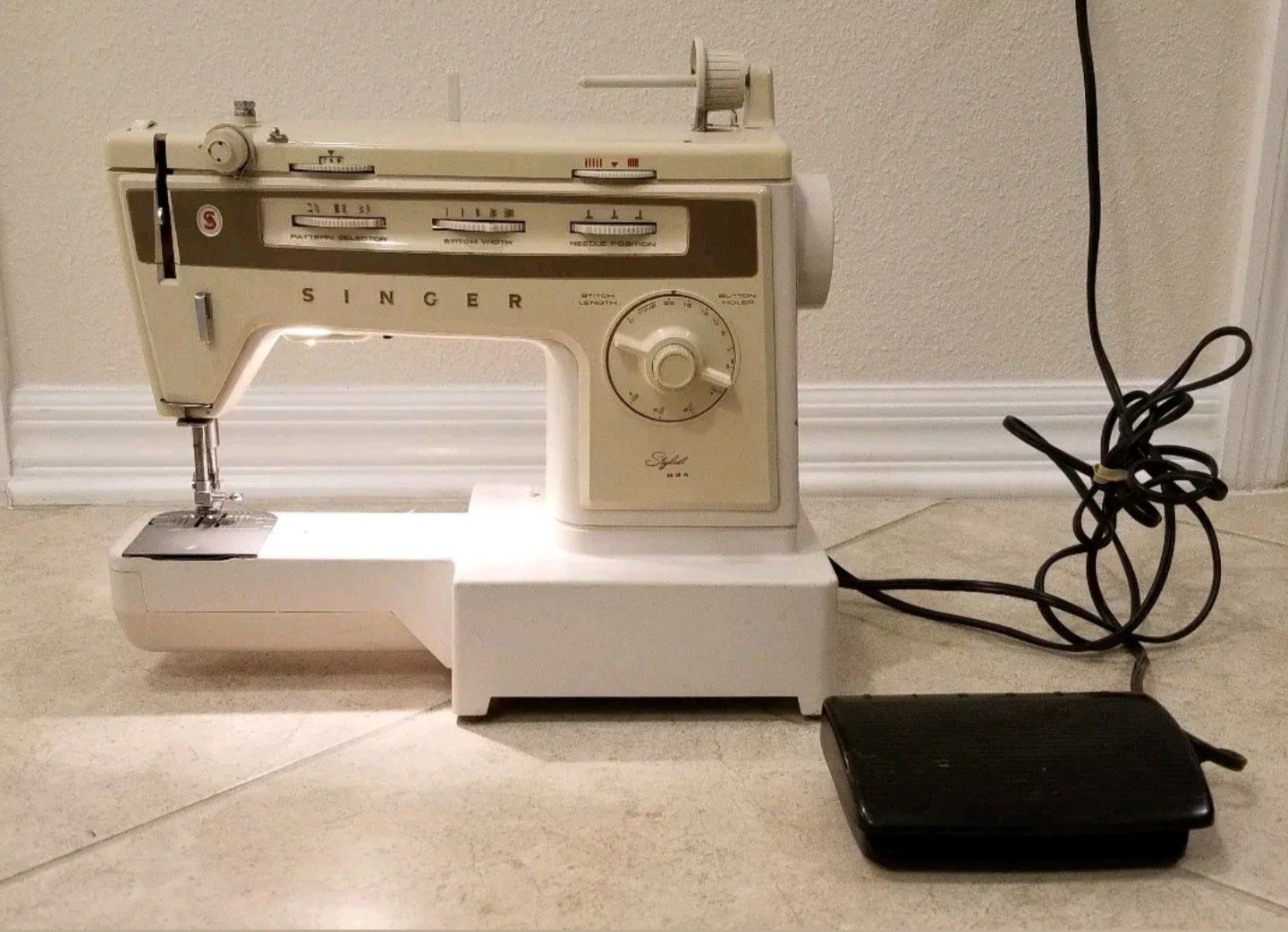 Vintage Singer Stylist 834 Heavy Duty Sewing Machine