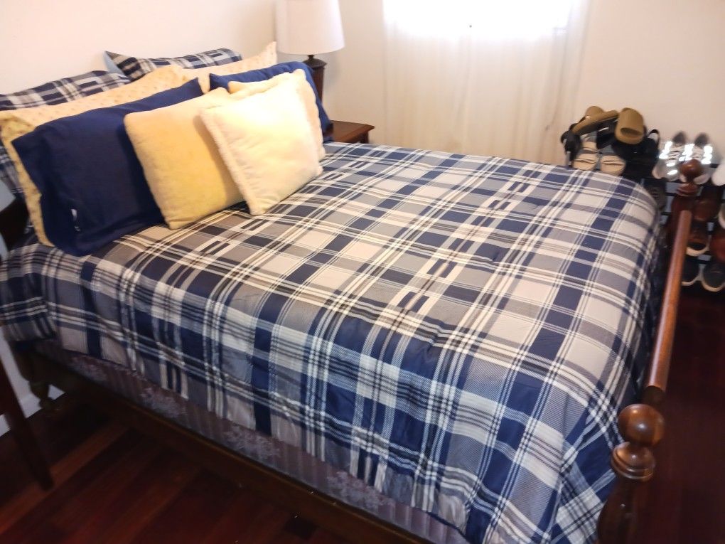 Full Size Bedding, New. $30.00