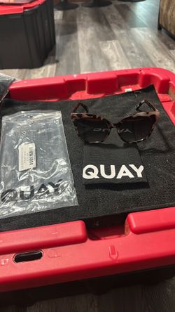 QUAY SUNGLASSES