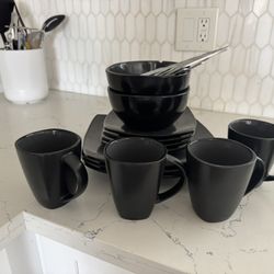 Dinnerware Set