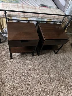 Set of 2 Nightstands with Drawer