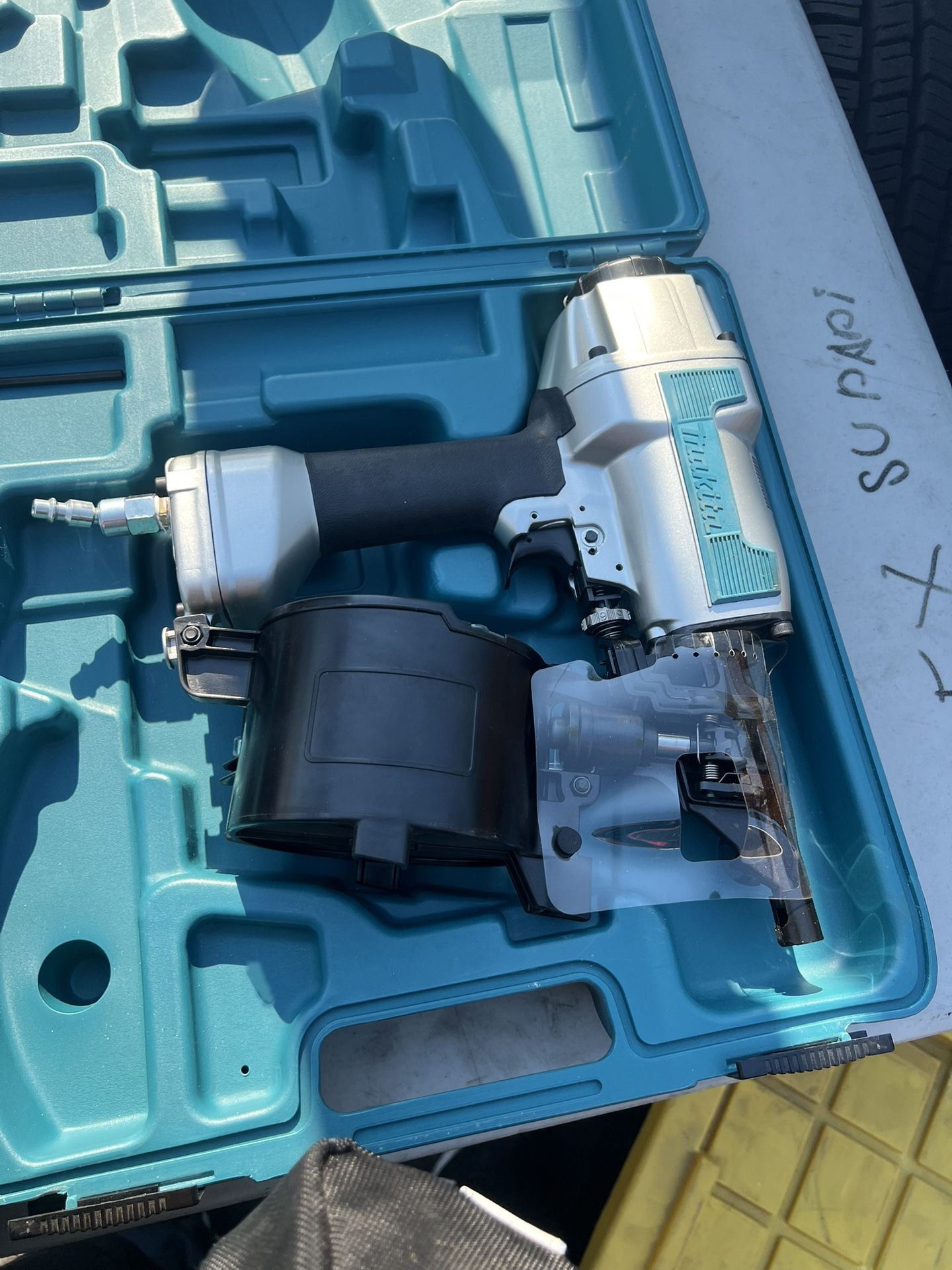 MAKITA AN 611