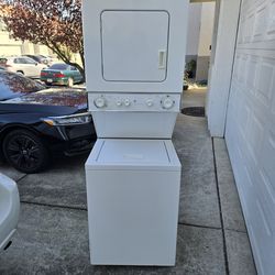 GE Stacked Washer Dryer Laundry Center (Electric)