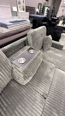 SECTIONAL WITH PULL OUT