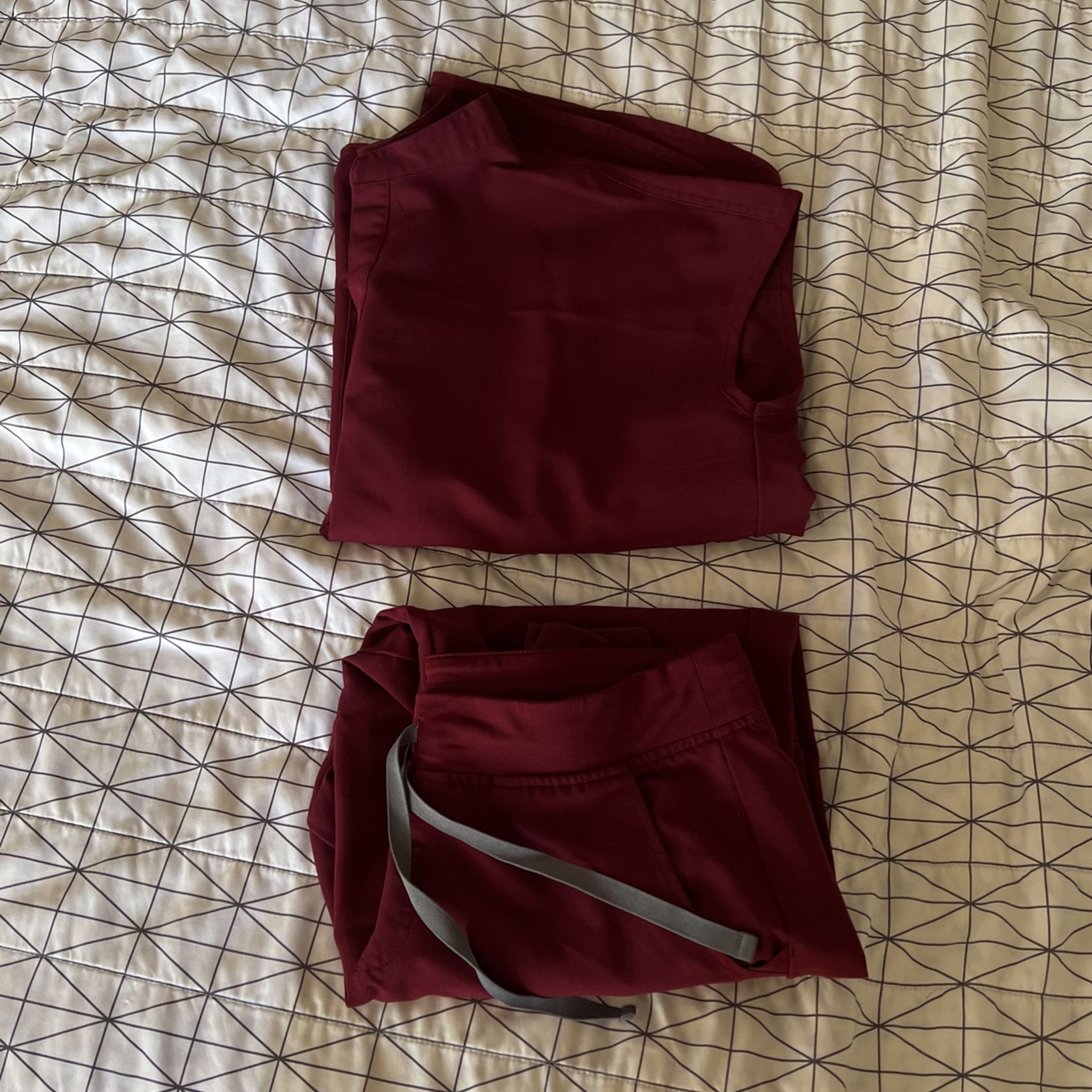 FIGS Burgundy Women’s Scrub Set for Sale in Everett, WA - OfferUp