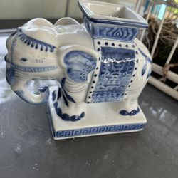 Small Vintage Eleohant Vase 