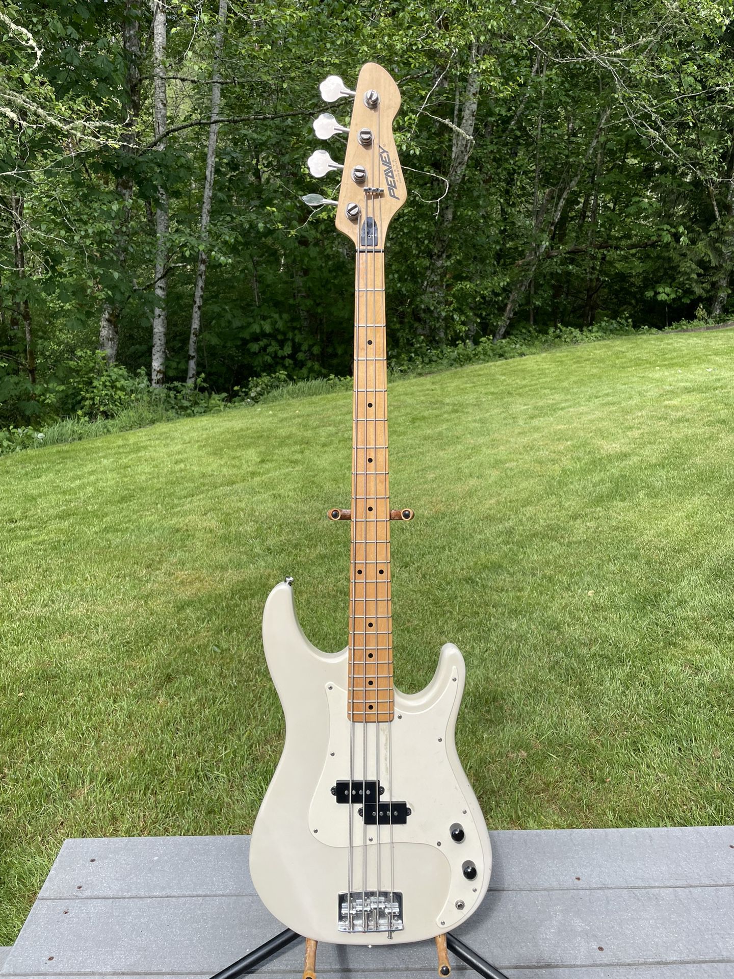 1990s Peavey Fury Electric Bass Guitar White 