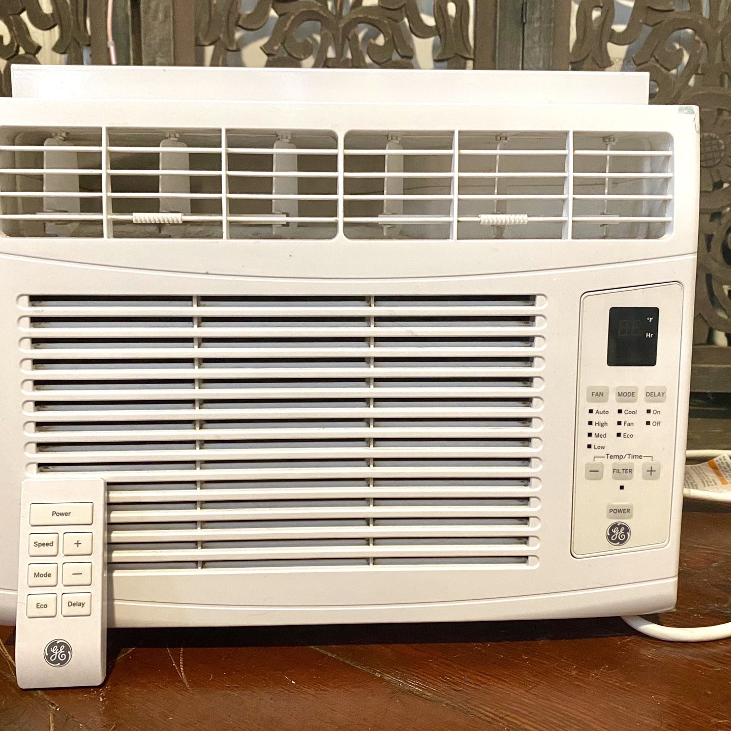 GE Window A/C Unit With Remote - TESTED 