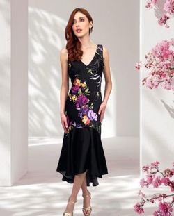 Elegant Satin Floral Dress – Size 8 – New with Tags