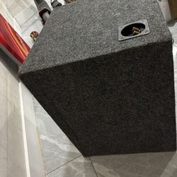 Kicker Subwoofer And Amos
