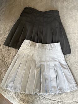 Xs pleated skirt