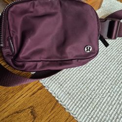 Lululemon fannypack