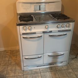 Vintage Retro Stove (Only 1 Burner Working)