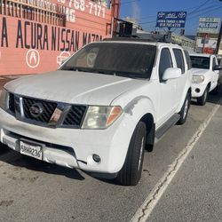 2005 Nissan Pathfinder with bad Engine for parts or the car 
