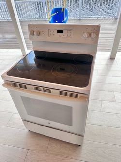 Electric smooth-top range