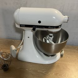 Kitchen Aid Classic Plus Mixer