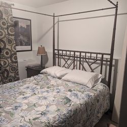 Bedroom Set, Queen Iron Poster Bed