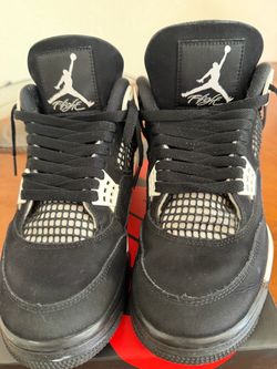 Jordan 4s white thunders